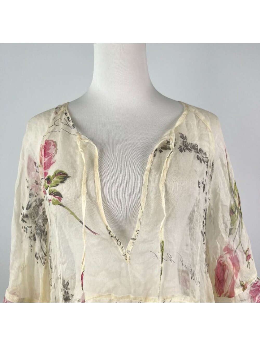 NWOT Johnny Was Silk Floral V-Neck Tiered Blouse Cream Size S - Picture 3 of 12